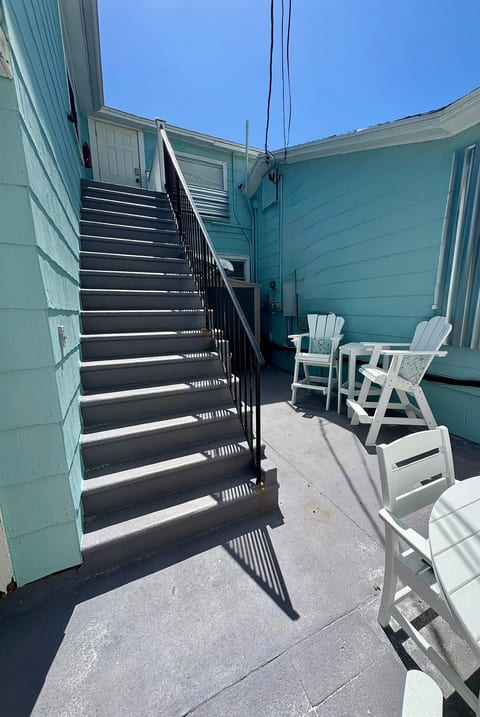 Pass a grille Cottage- Steps to beach- Upstairs