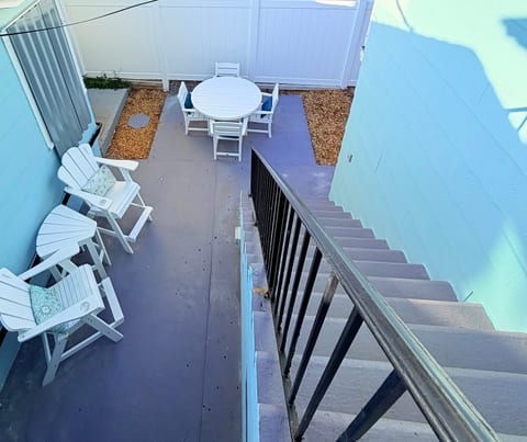 Pass a grille Cottage- Steps to beach- Upstairs