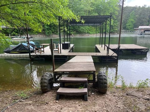 Evergreen Hideaway Waterfront home w/ dock pets ok