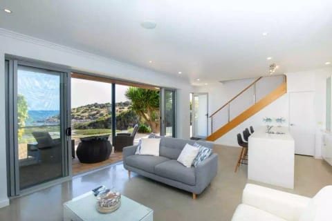Shearwaters Apartment Waterfront Accomodation