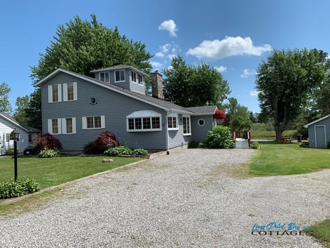LONG POINT - DOCKSIDE HAVEN sleeps 12-15 dock kayaks beach