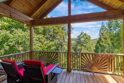 Lake Lanier lakefront cabin w/ dock- Pet Friendly