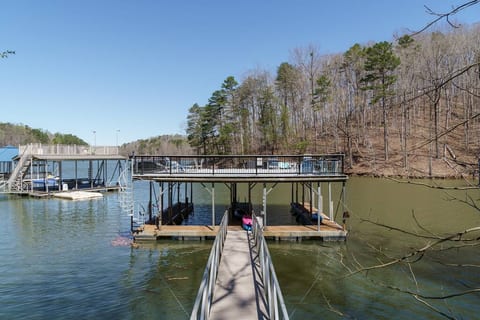 Lake Lanier lakefront cabin w/ dock- Pet Friendly