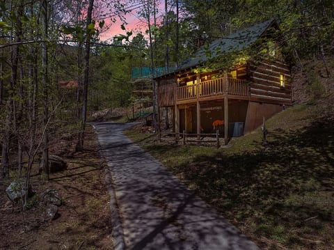 Boho Chic✴HOT TUB✴ Designer Cabin☀︎FOX BLUFF CREEK