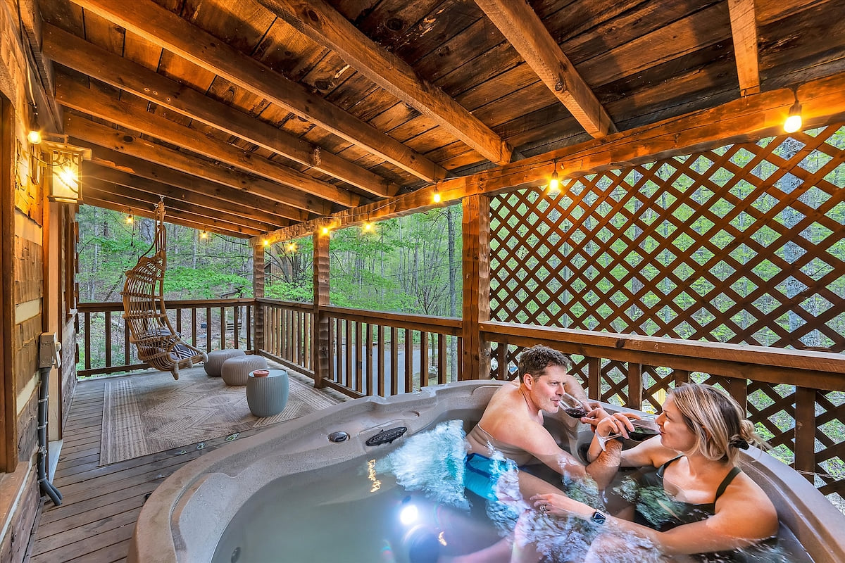 After exploring waterfalls and mountain trails—or the shops and attractions of Gatlinburg—your private hot tub retreat awaits, turning adventure-filled days into star-filled nights of connection. Boho Chic✴HOT TUB✴ Designer Cabin☀︎FOX BLUFF CREEK
