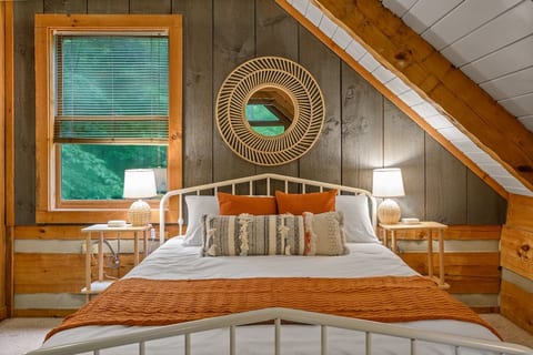 Boho Chic✴HOT TUB✴ Designer Cabin☀︎FOX BLUFF CREEK