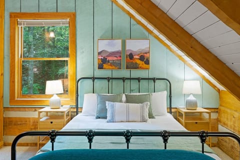 Private Farmhouse Park View Log Cabin★Hot Tub HEN