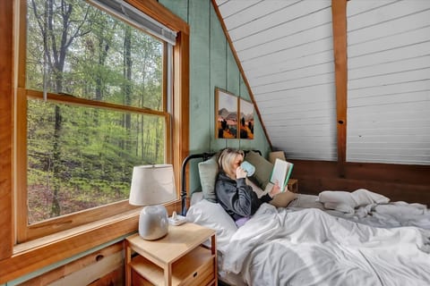 Private Farmhouse Park View Log Cabin★Hot Tub HEN