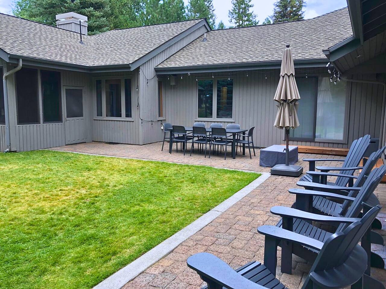Experience the rare feature of a spacious backyard in Sunriver where families and friends can enjoy privacy and summer-time outdoor dinners, along with fun games and activities.