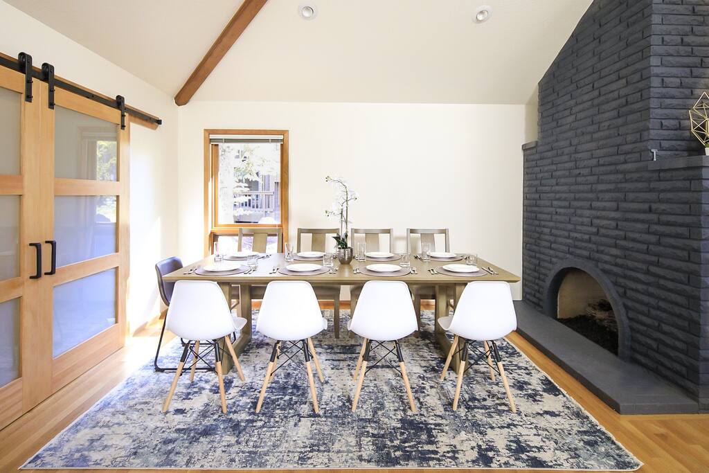 Dining Room w/Fireplace The Sunriver Cascade House