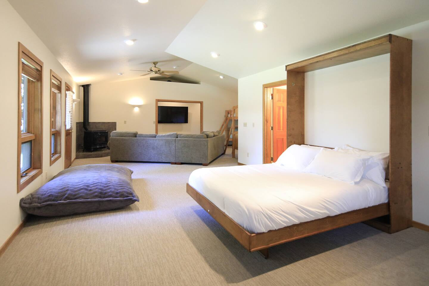 Flex Room - Queen size Murphy bed down