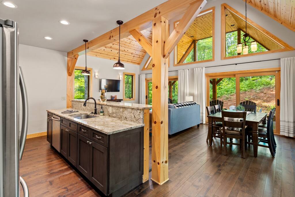 Mountain Hideaway - Minutes to the Blue Ridge Pkwy