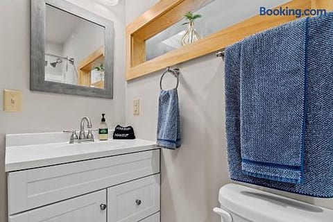 Quiet Blue Ridge Cabin · Spotless & Serene