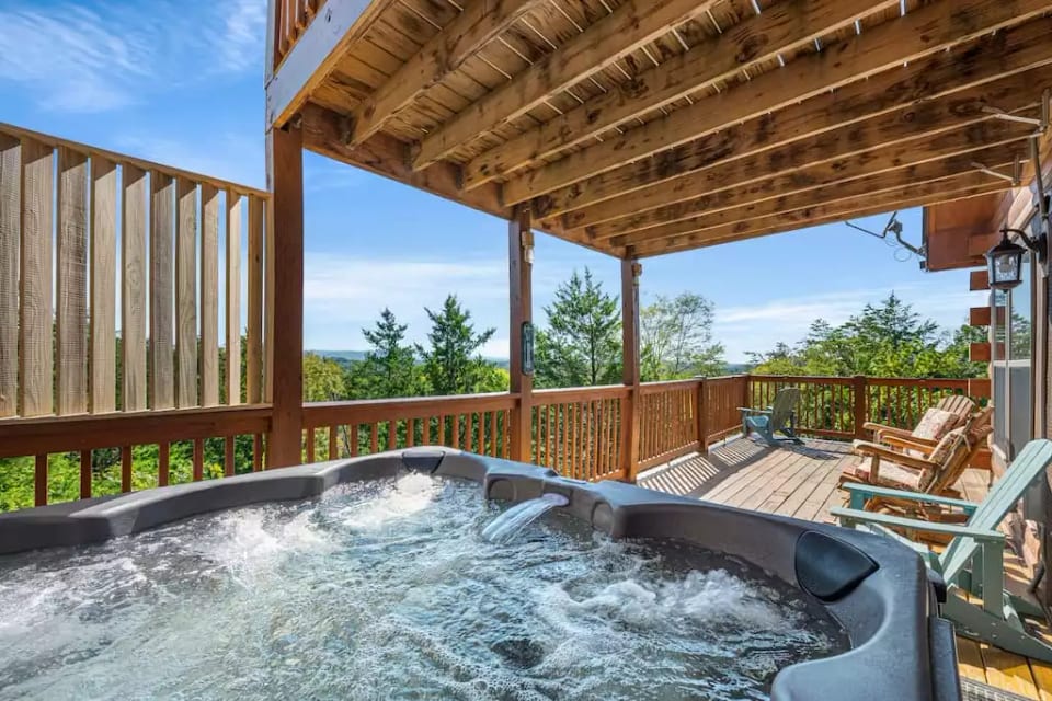 Relax and unwind on the balcony after spending your days hiking in The Great Smoky Mountains ⛰or visiting all there is to see and do around Pigeon Forge  and Gatlinburg.  Brand new 6-person hot tub installed in Sept. 2022!