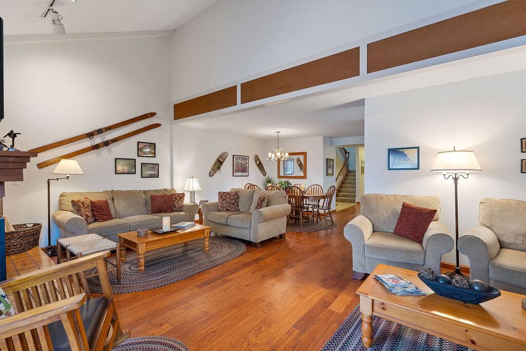 celebrate-utah-cheerful-and-cozy-condo/