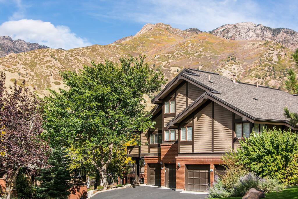 celebrate-utah-cheerful-and-cozy-condo/
