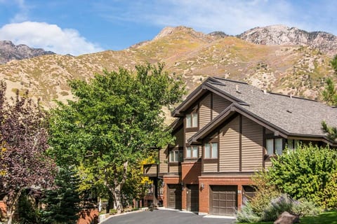 Fall at the Canyon Racquet condos.