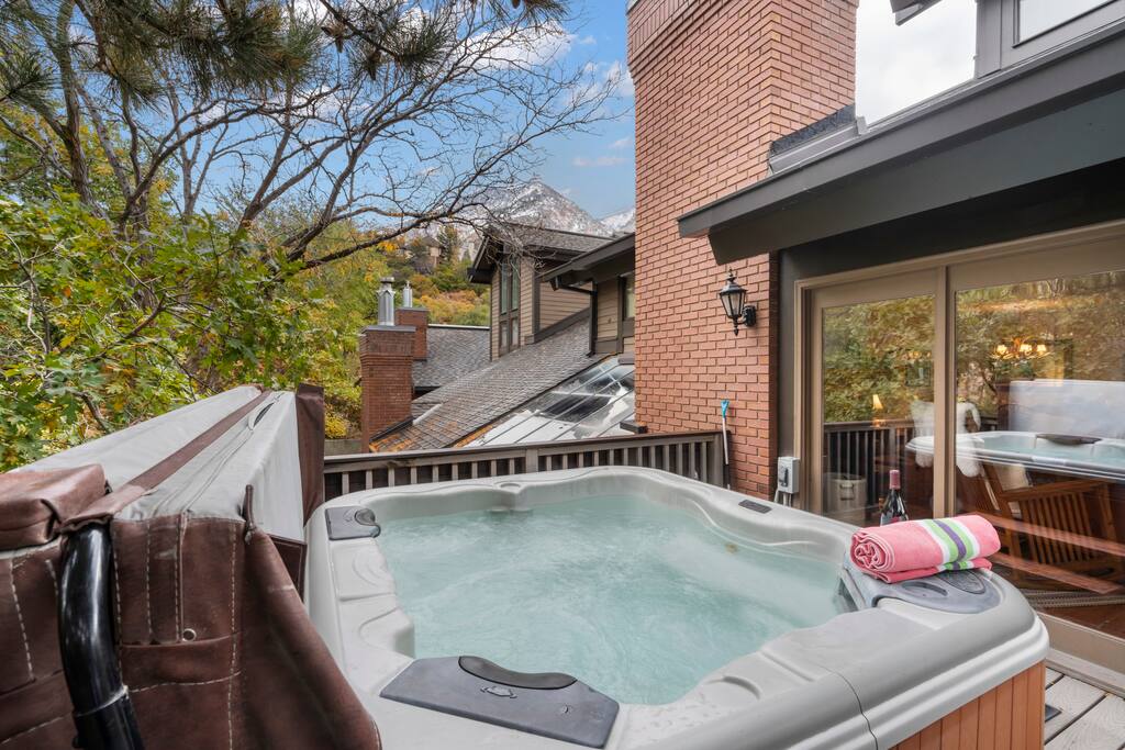 celebrate-utah-cheerful-and-cozy-condo/