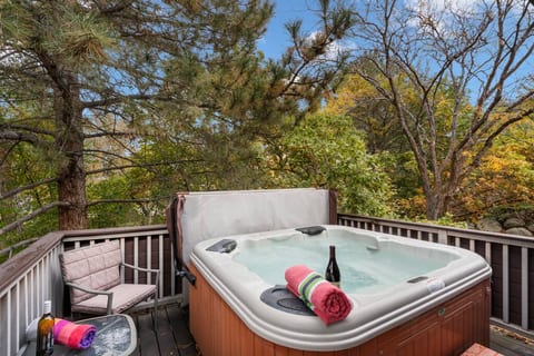 Celebrate Utah! Cheerful and Cozy Condo