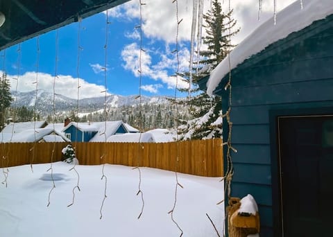 Fully fenced back patio with gas fire-pit and ski slope views of Bear Mountain.