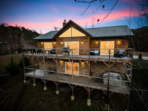 Two levels with 2 decks and plenty of entertainment! Private Pickleball!