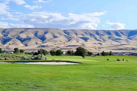 *New* Home near Columbia River, Golf and Gorge!
