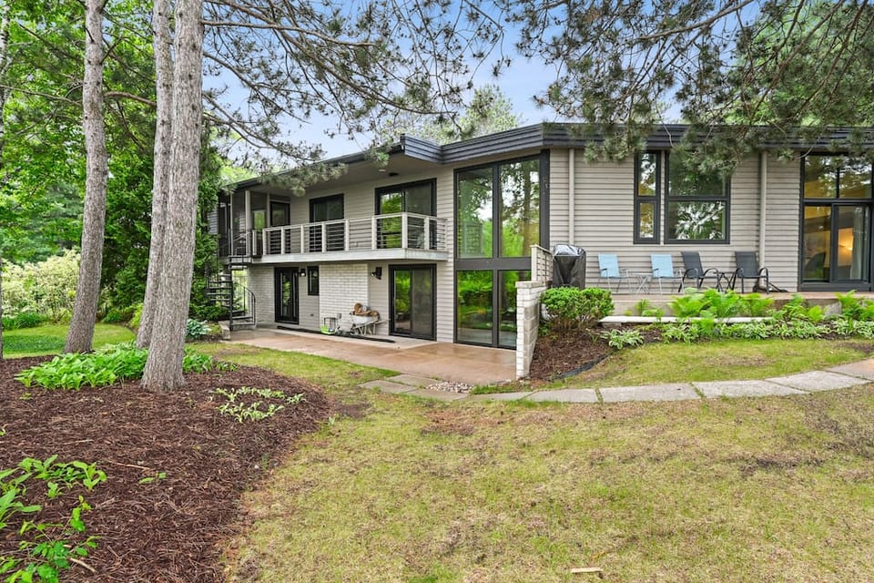 Ritiro Lago con Stile Moderno - Stevens Point