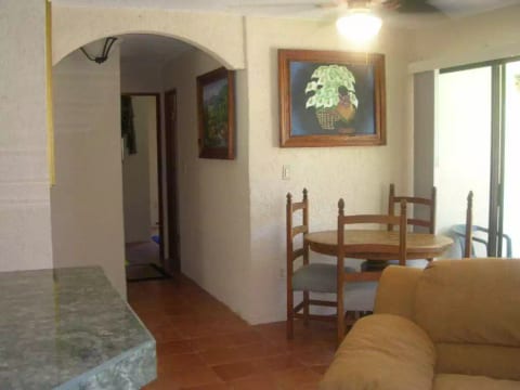 2 Bdrm/2Ba Washer/Dryer. Pools. Short or long term