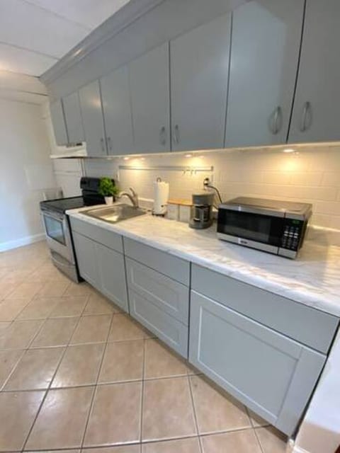 H1: 1BDR Apartment Downtown Stamford