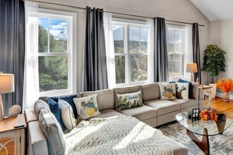 Hideaway Between Lakes