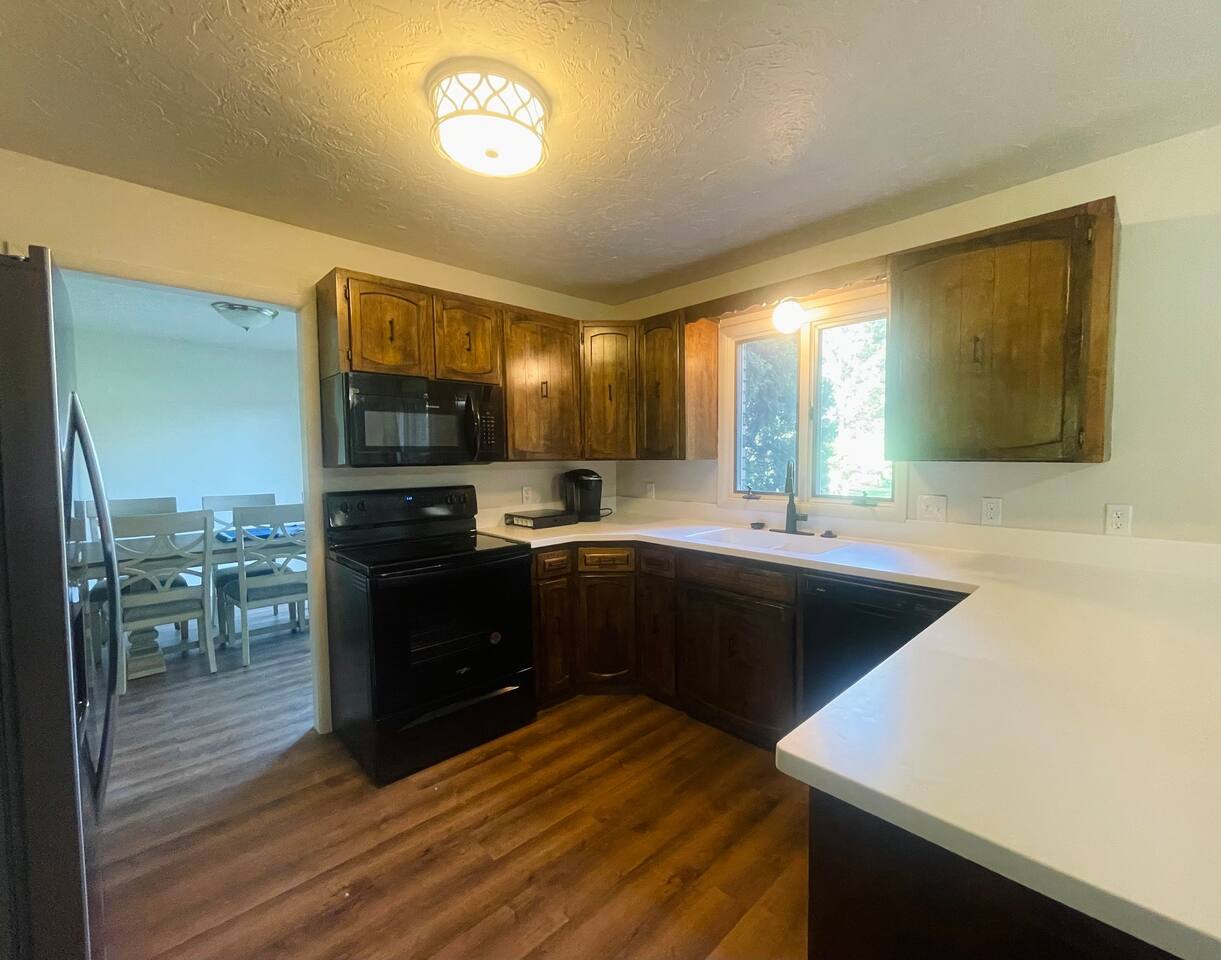 family-retreat:-4-bedroom-home-near-byu-idaho-and-yellowstone/