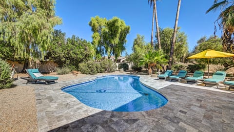 3/4 Acre Private Resort-Like Yard with Heated Pool