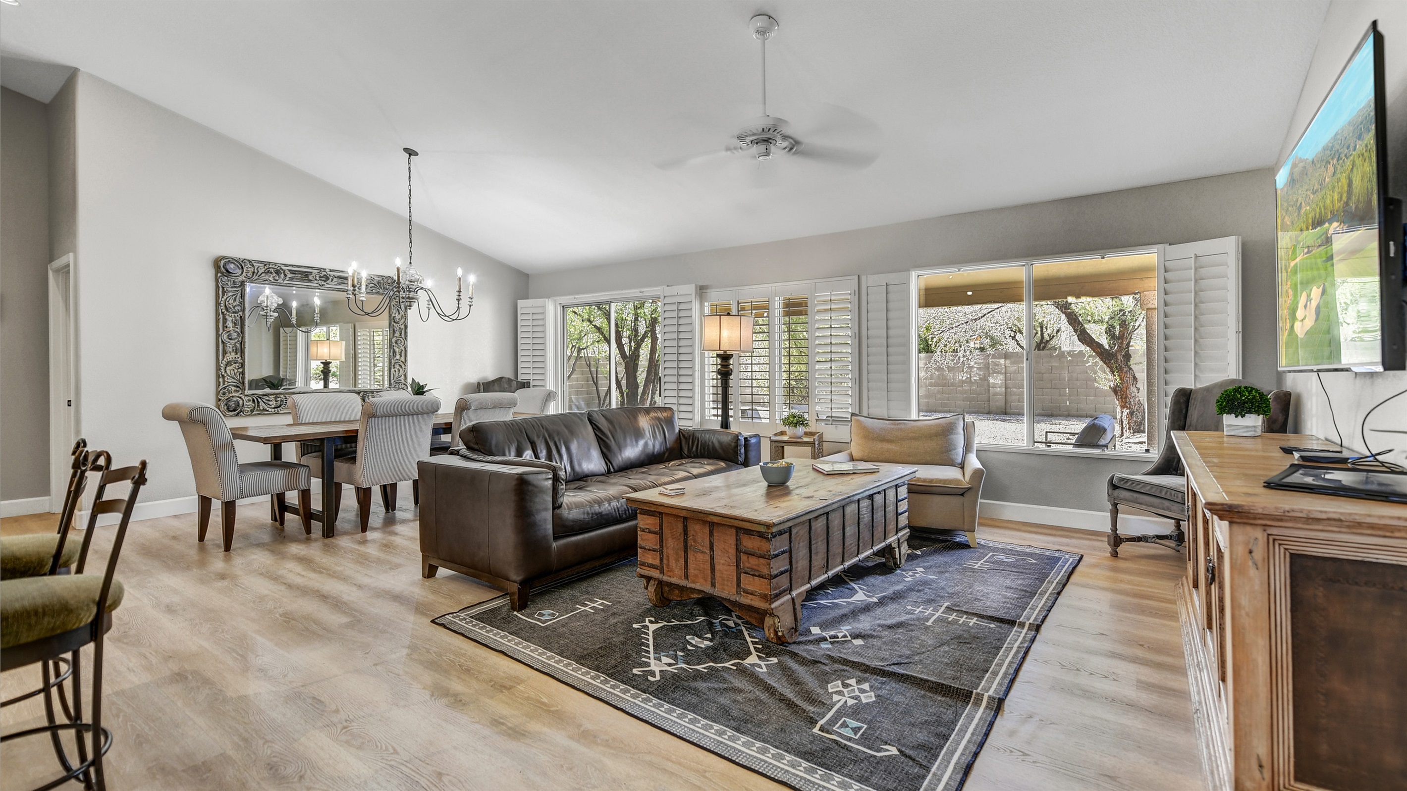 Quiet and Convenient Location. Apprx 4 miles to 101N