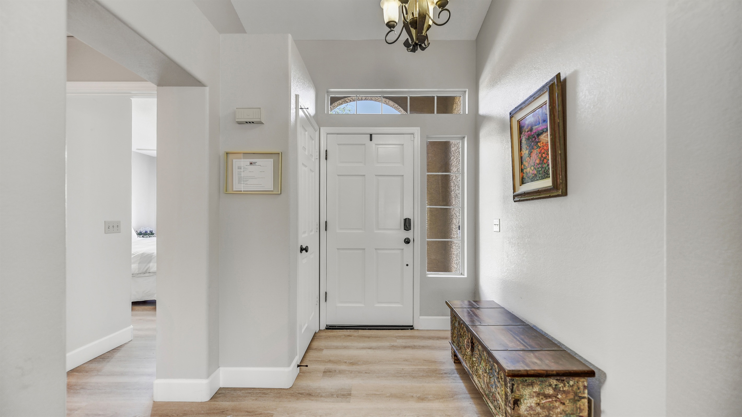 Inviting Entry Quiet and Convenient Location. Apprx 4 miles to 101N