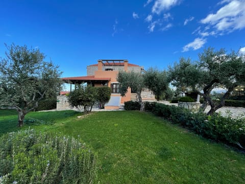 Fyllosia Villa by Cretanretreat.com