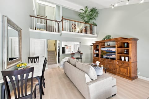 Canyon Racquet Townhome Gorgeous REMODEL