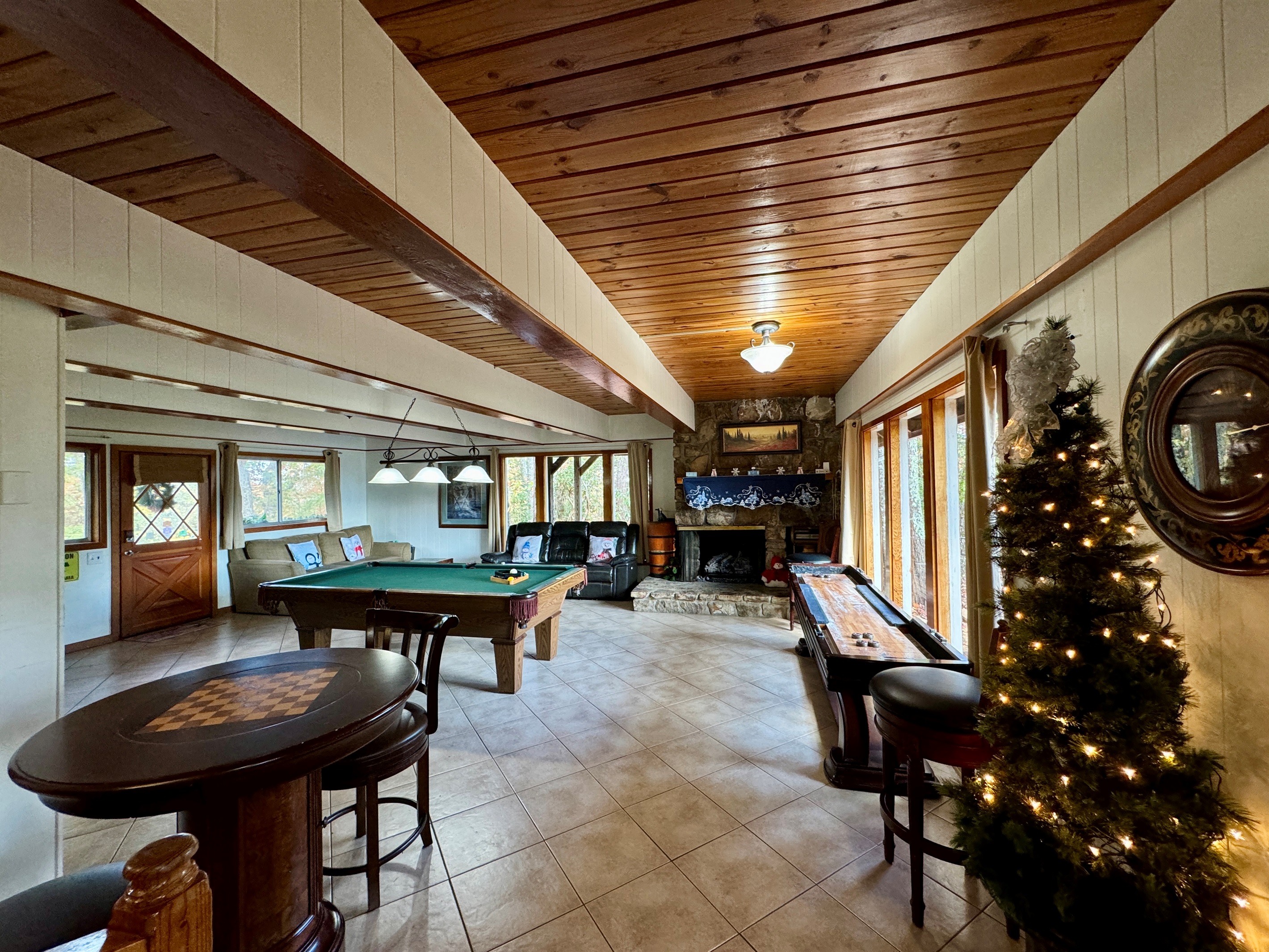 CHRISTMAS GAME ROOM W/FIREPLACE