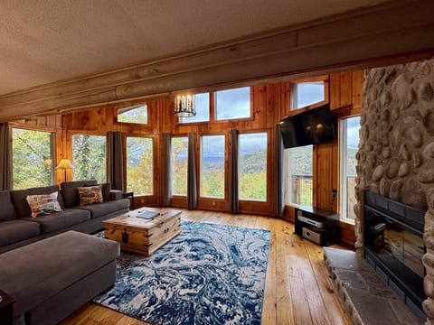 FALL FAMILY ROOM VIEW