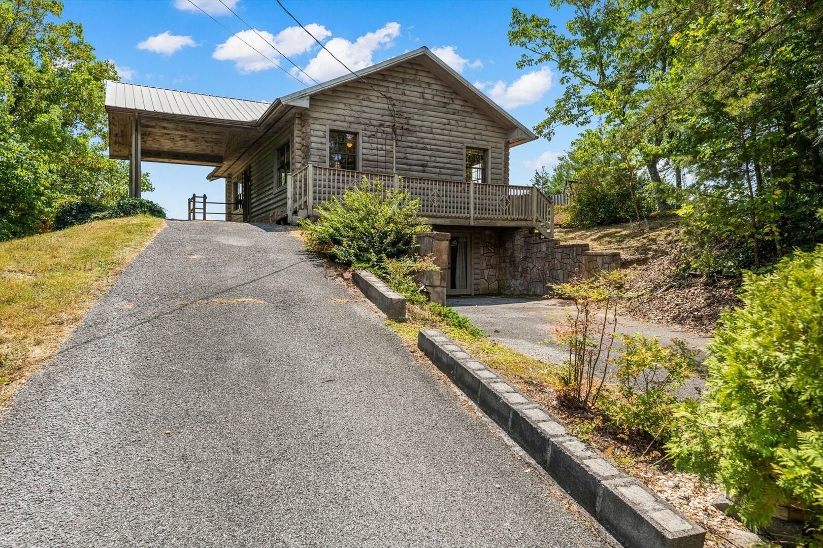 UPPER DRIVEWAY TO MAIN ENTRANCE