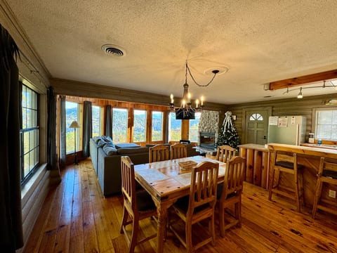 Christmas Dining, Kitchen & Family Room View