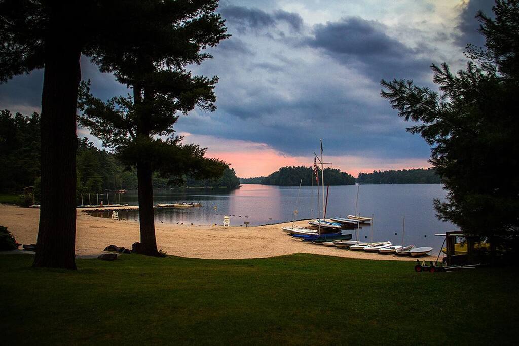 The Lake Naomi Club beach - Lakeside On Lake Naomi : Hot Tub, Pets OK - Pocono Pines