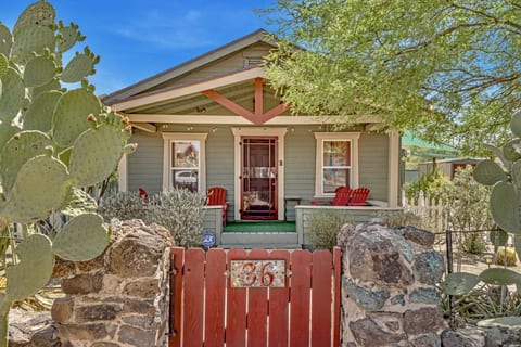 Welcome to Casa Linda, a 1916 Craftsman bungalow in historic Menlo Park