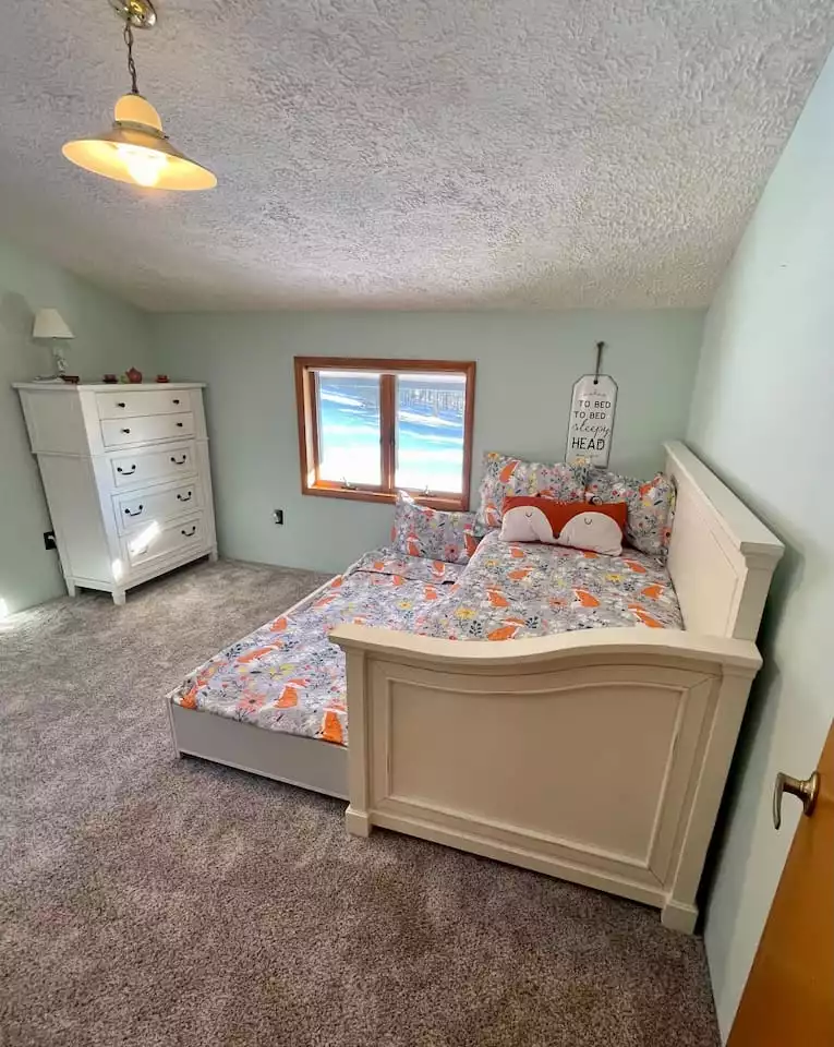 Fox room- twin bed and a twin pull-put trundle bed. Dresser, doll house, and Doc McStuffins toy. Small Pack and Play and toddler bed rails in closet.  - The Lodges at Buffalo Mountain - Floyd