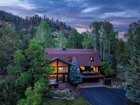A spacious Durango home built for large group stays, with mountain views, outdoor decks, and a location 15 minutes from both town and Purgatory.