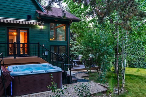 End the day in the outdoor hot tub, surrounded by trees and mountain air after skiing, hiking, biking, or exploring Durango.