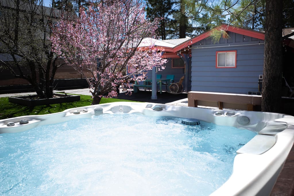 Hot Tub • Walk2Lake • 4 min drive to Village • EV