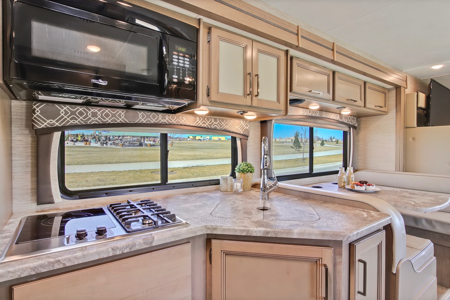 2021-luxury-thor-chateau-(bunk-beds)/