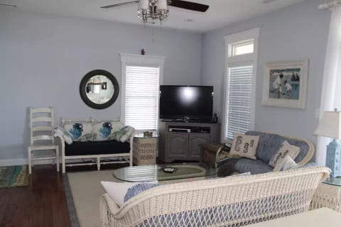 Sitting area on main living level (2nd level)