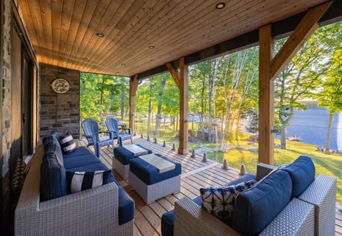 30 Ft Upper Deck with Crystal Rail 