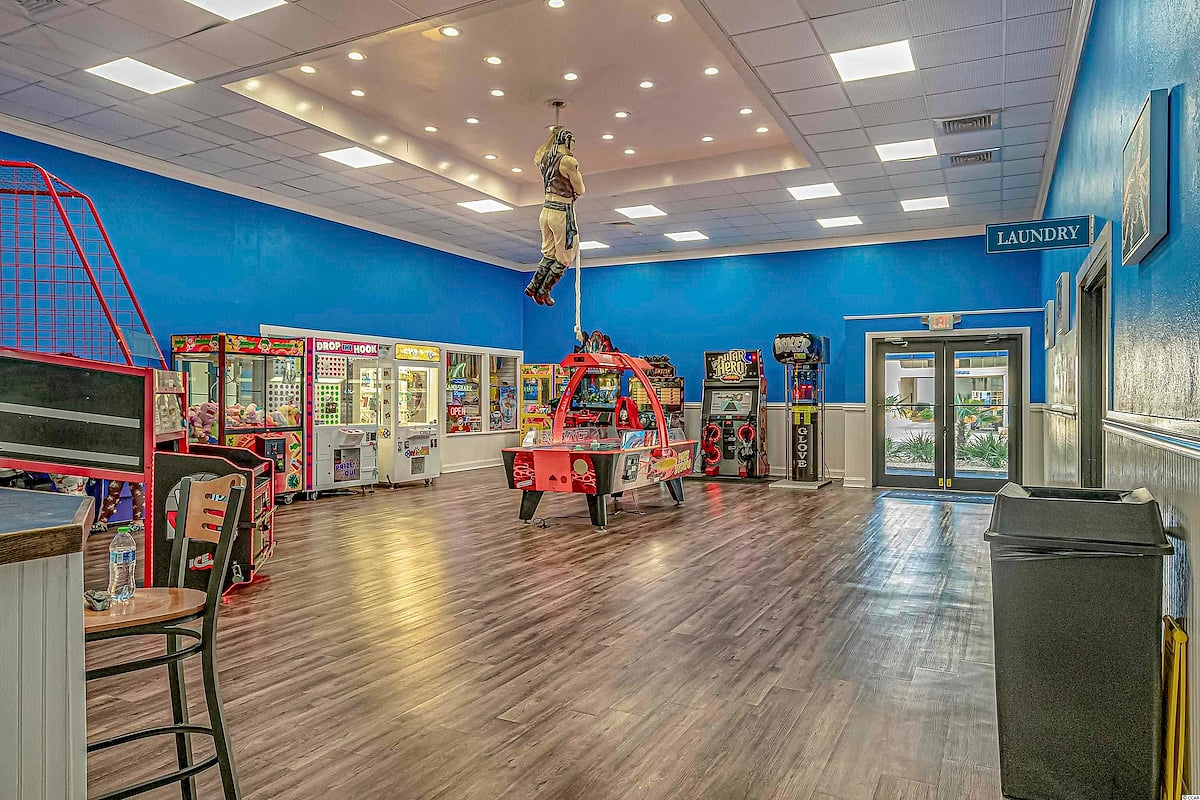 Sand Dunes resort features top of the line family friendly entertainment, there is something for the whole family to enjoy.